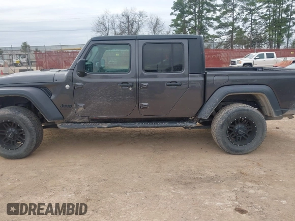 2020 Jeep Gladiator Sport S with VIN 1C6HJTAG2LL151865, listed as a IAAI auction lot 41649805 with 117,093 mi miles. Bid and sale history available at carsss.com. Image 15.