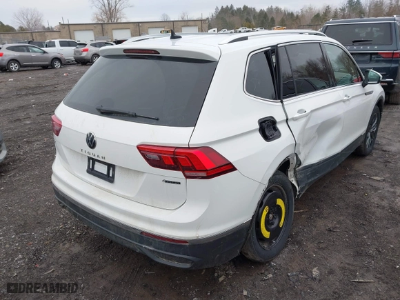 2022 Volkswagen Tiguan SE with VIN 3VV2B7AX8NM068186, listed as a IAAI auction lot 41704979 with 48,424 mi miles. Bid and sale history available at carsss.com. Image 4.