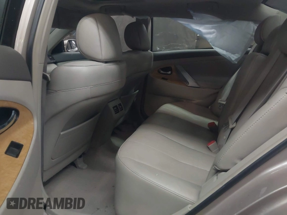 2007 Toyota Camry LE z VIN 4T1BK46K27U006559, wystawiony jako IAAI lot #42250629 z przebiegiem 175 389 mil mil oraz . Historia ofert i sprzedaży dostępna na DreamBid. Obrazek 8.
