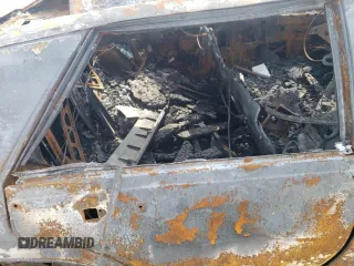 1985 Cadillac Seville z VIN 1G6KS6988FE825863, wystawiony jako Copart lot #52723115 z przebiegiem Nie podano mil oraz Szkoda całkowita • Salvage title. Historia ofert i sprzedaży dostępna na DreamBid. Obrazek 10.