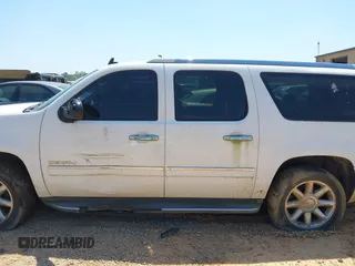 2011 GMC Yukon XL Denali with VIN 1GKS2MEF9BR198152, listed as a IAAI auction lot 41990816 with 235,010 mi miles. Bid and sale history available at carsss.com. Image 14.