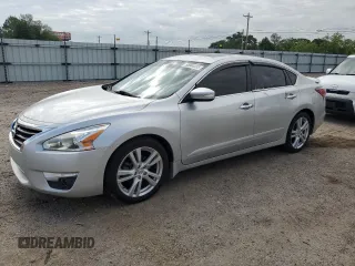 2015 Nissan Altima SL z VIN 1N4BL3APXFC143788, wystawiony jako Copart lot #55944555 z przebiegiem 220 351 mil mil oraz Szkoda całkowita • Salvage title. Historia ofert i sprzedaży dostępna na DreamBid. Obrazek 1.