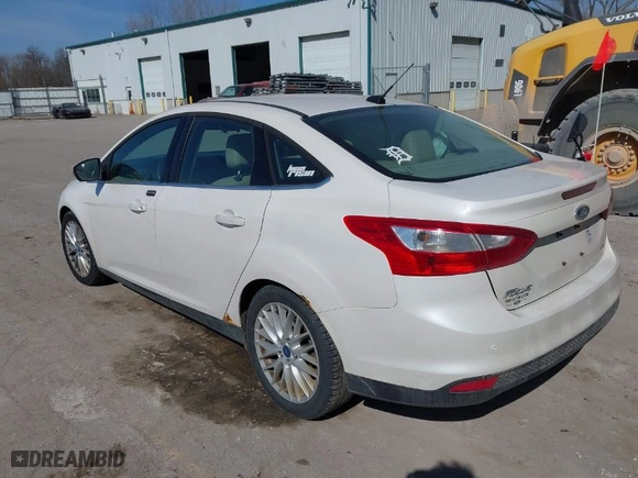 2012 Ford Focus SEL with VIN 1FAHP3H23CL183151, listed as a IAAI auction lot 41800487 with 165,370 mi miles. Bid and sale history available at carsss.com. Image 3.