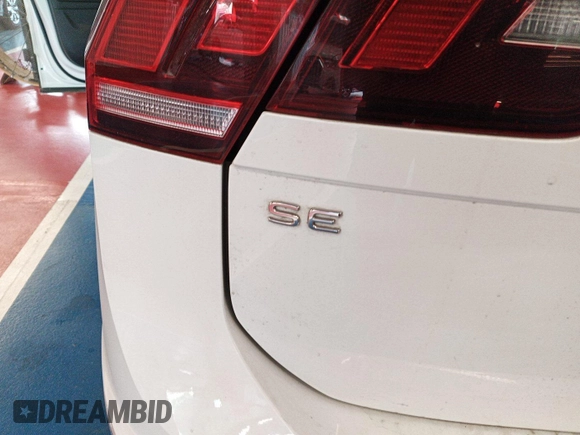 2024 Volkswagen Tiguan SE z VIN 3VV3B7AX0RM082514, wystawiony jako IAAI lot #42796136 z przebiegiem 27 247 mil mil oraz . Historia ofert i sprzedaży dostępna na DreamBid. Obrazek 2.