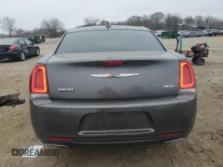 2019 Chrysler 300 S z VIN 2C3CCABG8KH594943, wystawiony jako Copart lot #49223225 z przebiegiem 60 893 mil mil oraz Szkody całkowita. Historia ofert i sprzedaży dostępna na DreamBid. Obrazek 6.