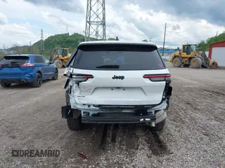 2024 Jeep Grand Cherokee Altitude z VIN 1C4RJKAG7R8607555, wystawiony jako IAAI lot #42162453 z przebiegiem 14 802 mil mil oraz . Historia ofert i sprzedaży dostępna na DreamBid. Obrazek 17.