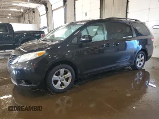 2013 Toyota Sienna LE AAS z VIN 5TDKK3DC7DS280463, wystawiony jako Copart lot #61393215 z przebiegiem 195 785 mil mil oraz Szkoda całkowita • Salvage title. Historia ofert i sprzedaży dostępna na DreamBid. Obrazek 1.