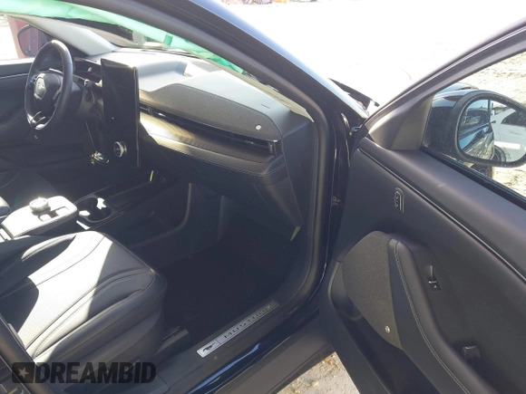 2023 Ford Mustang Mach-E Premium z VIN 3FMTK3R49PMA72364, wystawiony jako IAAI lot #41999783 z przebiegiem 15 023 mil mil oraz . Historia ofert i sprzedaży dostępna na DreamBid. Obrazek 5.