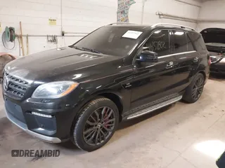 2014 Mercedes-Benz M 63 AMG z VIN 4JGDA7EB5EA349900, wystawiony jako IAAI lot #41857802 z przebiegiem 187 204 mil mil oraz . Historia ofert i sprzedaży dostępna na DreamBid. Obrazek 2.