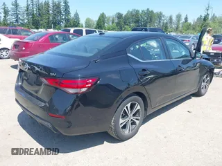2022 Nissan Sentra SV z VIN 3N1AB8CV0NY256613, wystawiony jako IAAI lot #42440347 z przebiegiem 65 030 mil mil oraz . Historia ofert i sprzedaży dostępna na DreamBid. Obrazek 4.