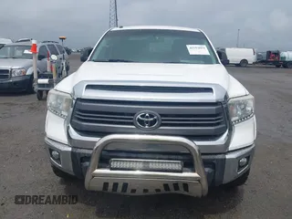 2015 Toyota Tundra SR5 z VIN 5TFDW5F16FX430242, wystawiony jako IAAI lot #42112604 z przebiegiem 179 682 mil mil oraz . Historia ofert i sprzedaży dostępna na DreamBid. Obrazek 6.