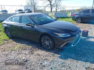 2024 Lexus ES 350 z VIN 58ADZ1B10RU177919, wystawiony jako IAAI lot #41974506 z przebiegiem 6 646 mil mil oraz . Historia ofert i sprzedaży dostępna na DreamBid. Obrazek 1.