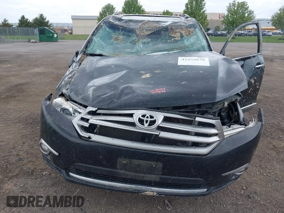 2013 Toyota Highlander Limited z VIN 5TDDK3EH1DS251379, wystawiony jako IAAI lot #42252676 z przebiegiem 126 563 mil mil oraz . Historia ofert i sprzedaży dostępna na DreamBid. Obrazek 10.