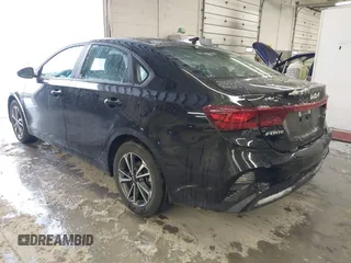 2024 Kia Forte LXS z VIN 3KPF24AD1RE758415, wystawiony jako IAAI lot #41227094 z przebiegiem 11 615 mil mil oraz . Historia ofert i sprzedaży dostępna na DreamBid. Obrazek 3.