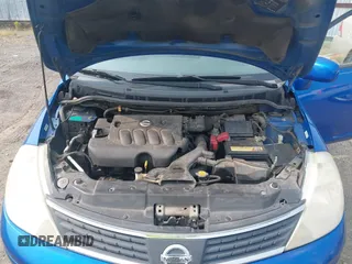 2007 Nissan Versa S z VIN 3N1BC13E87L367967, wystawiony jako IAAI lot #42412791 z przebiegiem 239 800 mil mil oraz . Historia ofert i sprzedaży dostępna na DreamBid. Obrazek 10.