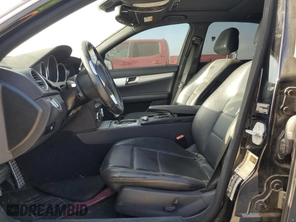 2013 Mercedes-Benz C 250 Sport z VIN WDDGF4HB9DA743160, wystawiony jako Copart lot #83699384 z przebiegiem Nie podano mil oraz Szkoda całkowita • Salvage title. Historia ofert i sprzedaży dostępna na DreamBid. Obrazek 7.