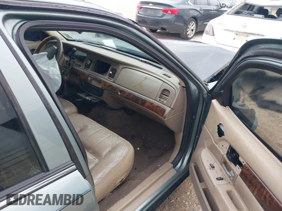 2005 Mercury Grand Marquis LS Premium z VIN 2MEHM75W45X662040, wystawiony jako IAAI lot #41697234 z przebiegiem 214 410 mil mil oraz . Historia ofert i sprzedaży dostępna na DreamBid. Obrazek 5.