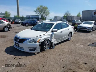 2015 Nissan Altima SL z VIN 1N4BL3AP2FC571645, wystawiony jako IAAI lot #42095010 z przebiegiem 124 881 mil mil oraz . Historia ofert i sprzedaży dostępna na DreamBid. Obrazek 2.