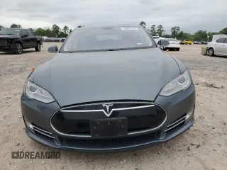 2013 Tesla Model S Performance с VIN 5YJSA1CP6DFP22018, выставлен на аукционе Copart как лот 55681235 с пробегом 86 813 миль миль и Списание • Salvage title. История ставок и продаж доступна на DreamBid. Изображение 5.