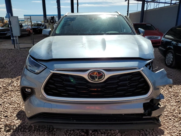 2022 Toyota Highlander XLE z VIN 5TDHZRAH1NS121058, wystawiony jako Copart lot #46552685 z przebiegiem 40 181 mil mil oraz Szkoda całkowita • Salvage title. Historia ofert i sprzedaży dostępna na DreamBid. Obrazek 5.