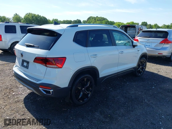 2022 Volkswagen Taos SE z VIN 3VVRX7B2XNM076678, wystawiony jako IAAI lot #42323230 z przebiegiem 23 619 mil mil oraz . Historia ofert i sprzedaży dostępna na DreamBid. Obrazek 4.