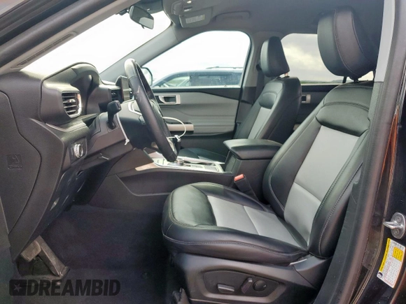 2022 Ford Explorer XLT z VIN 1FMSK7DH0NGC47671, wystawiony jako Copart lot #54669975 z przebiegiem 36 271 mil mil oraz Czysty tytuł • Clean title. Historia ofert i sprzedaży dostępna na DreamBid. Obrazek 7.