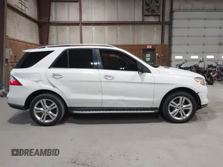 2015 Mercedes-Benz M 350 with VIN 4JGDA5HB3FA492815, listed as a IAAI auction lot 41976237 with 181,940 mi miles and . Bid and sale history available at carsss.com. Image 13.