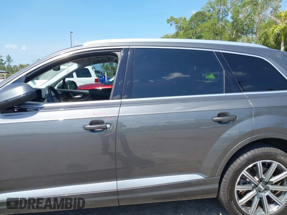 2019 Audi Q7 Premium Plus z VIN WA1LAAF70KD020498, wystawiony jako IAAI lot #41976990 z przebiegiem 91 643 mil mil oraz . Historia ofert i sprzedaży dostępna na DreamBid. Obrazek 14.