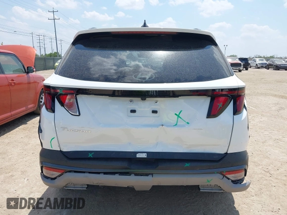 2025 Hyundai Tucson SEL z VIN 5NMJB3DE6SH461535, wystawiony jako IAAI lot #42337372 z przebiegiem 19 791 mil mil oraz . Historia ofert i sprzedaży dostępna na DreamBid. Obrazek 6.
