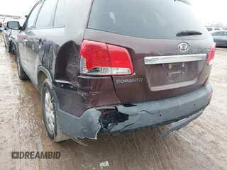 2011 Kia Sorento LX with VIN 5XYKT4A15BG158099, listed as a IAAI auction lot 41641344 with 171,289 mi miles. Bid and sale history available at carsss.com. Image 14.