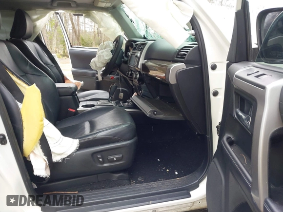 2018 Toyota 4Runner SR5 z VIN JTEBU5JR2J5563719, wystawiony jako IAAI lot #41795840 z przebiegiem Nie podano mil oraz . Historia ofert i sprzedaży dostępna na DreamBid. Obrazek 5.