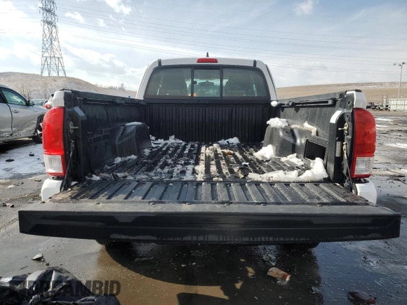2016 Toyota Tacoma SR z VIN 5TFSX5EN9GX044179, wystawiony jako Copart lot #45504835 z przebiegiem 101 000 mil mil oraz Szkoda całkowita • Salvage title. Historia ofert i sprzedaży dostępna na DreamBid. Obrazek 6.