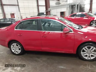 2010 Volkswagen Jetta TDI z VIN 3VWRL7AJ3AM178141, wystawiony jako IAAI lot #41467916 z przebiegiem 225 349 mil mil oraz . Historia ofert i sprzedaży dostępna na DreamBid. Obrazek 13.