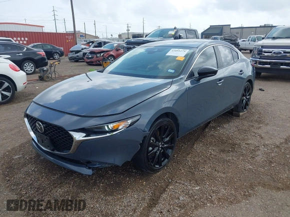 2022 Mazda 3 Carbon Edition z VIN 3MZBPACL7NM313242, wystawiony jako IAAI lot #42095279 z przebiegiem 30 787 mil mil oraz . Historia ofert i sprzedaży dostępna na DreamBid. Obrazek 2.