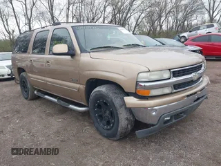 2000 Chevrolet Suburban LT with VIN 3GNFK16T6YG170955, listed as a IAAI auction lot 41918976 with 332,207 mi miles. Bid and sale history available at carsss.com. Image 1.