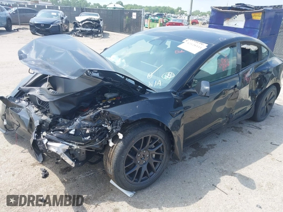 2025 Tesla Model 3 Long Range z VIN 5YJ3E1EB0SF919659, wystawiony jako IAAI lot #42128333 z przebiegiem 2 068 mil mil oraz . Historia ofert i sprzedaży dostępna na DreamBid. Obrazek 16.