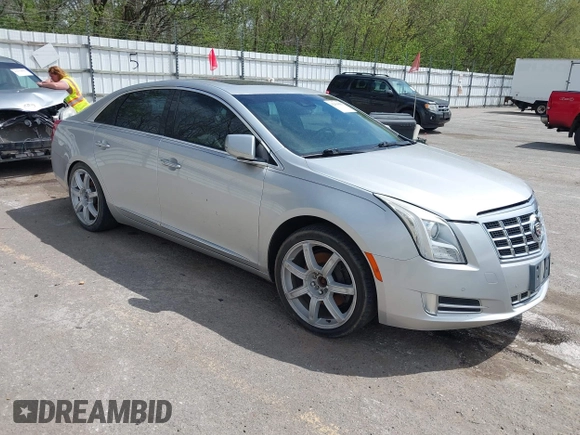 2013 Cadillac XTS Luxury z VIN 2G61P5S3XD9178601, wystawiony jako IAAI lot #42154859 z przebiegiem 111 227 mil mil oraz . Historia ofert i sprzedaży dostępna na DreamBid. Obrazek 1.