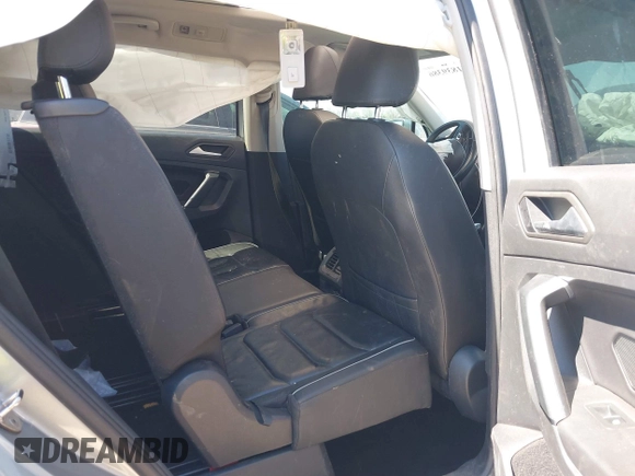 2019 Volkswagen Tiguan SEL Premium with VIN 3VV4B7AX5KM085435, listed as a IAAI auction lot 41839386 with 124,501 mi miles and . Bid and sale history available at DreamBid. Image 8.