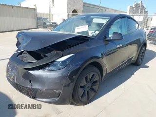 2024 Tesla Model Y Long Range with VIN 7SAYGDEE3RA321734, listed as a IAAI auction lot 40825378 with 4,440 mi miles and . Bid and sale history available at DreamBid. Image 19.