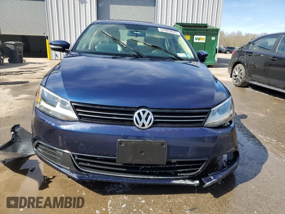 2013 Volkswagen Jetta SE z VIN 3VWDP7AJ7DM311146, wystawiony jako Copart lot #54963425 z przebiegiem 236 277 mil mil oraz Szkoda całkowita • Salvage title. Historia ofert i sprzedaży dostępna na DreamBid. Obrazek 5.