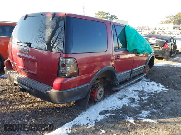 2004 Ford Expedition Special Service with VIN 1FMFU16L34LB23913, listed as a IAAI auction lot 41356774 with 314,079 mi miles. Bid and sale history available at carsss.com. Image 4.
