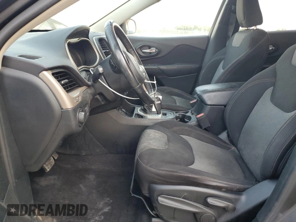 2017 Jeep Cherokee Altitude z VIN 1C4PJLAS0HW561692, wystawiony jako Copart lot #59220135 z przebiegiem 114 141 mil mil oraz Szkoda całkowita • Salvage title. Historia ofert i sprzedaży dostępna na DreamBid. Obrazek 7.