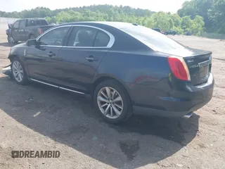 2009 Lincoln MKS z VIN 1LNHM93R69G625590, wystawiony jako IAAI lot #42270653 z przebiegiem 101 024 mil mil oraz . Historia ofert i sprzedaży dostępna na DreamBid. Obrazek 3.