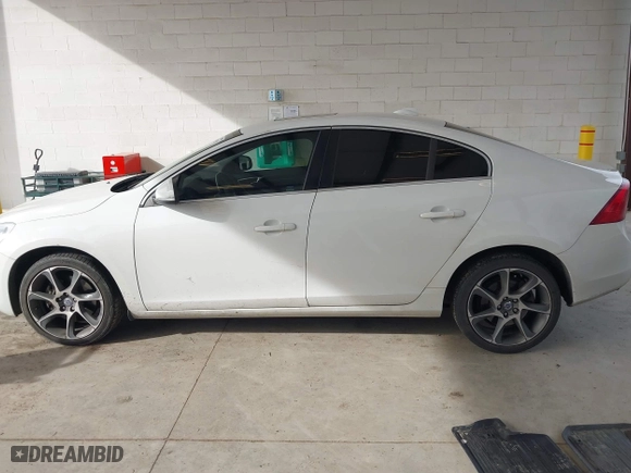 2013 Volvo S60 T6 R-Design Platinum with VIN YV1902FH2D1218127, listed as a IAAI auction lot 41901029 with 97,741 mi miles. Bid and sale history available at carsss.com. Image 14.