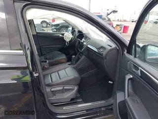 2018 Volkswagen Tiguan Wolfsburg Edition with VIN 3VV5B7AX7JM154967, listed as a IAAI auction lot 41433312 with 61,679 mi miles. Bid and sale history available at carsss.com. Image 5.