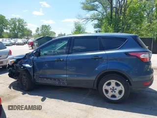 2018 Ford Escape S z VIN 1FMCU0F79JUA63979, wystawiony jako IAAI lot #42184819 z przebiegiem 125 720 mil mil oraz . Historia ofert i sprzedaży dostępna na DreamBid. Obrazek 14.
