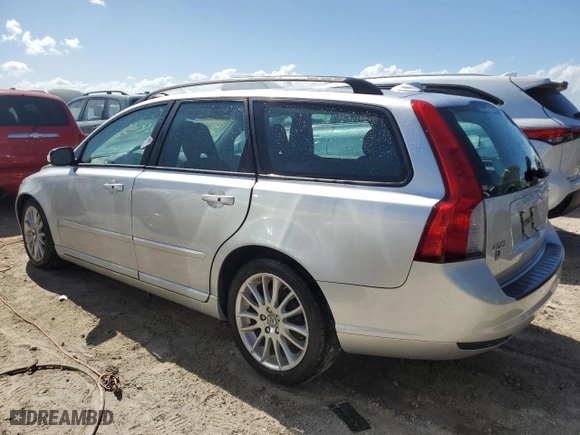 2010 Volvo V50 with VIN YV1382MWXA2528483, listed as a Copart auction lot 77164854 with 0 mi miles and Non Repairable. Bid and sale history available at carsss.com. Image 2.