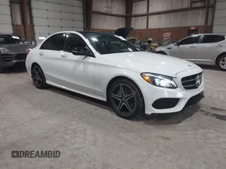2018 Mercedes-Benz C 300 z VIN 55SWF4KB2JU282237, wystawiony jako IAAI lot #42331996 z przebiegiem 48 683 mil mil oraz . Historia ofert i sprzedaży dostępna na DreamBid. Obrazek 1.
