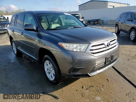 2013 Toyota Highlander with VIN 5TDZA3EH5DS032885, listed as a Copart auction lot 51958635 with 220,789 mi miles and Non Repairable. Bid and sale history available at DreamBid. Image 14.