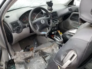 2003 Volkswagen Golf с VIN 9BWBK61J034016375, выставлен на аукционе Copart как лот 81534384 с пробегом Не указан миль и Списание • Salvage title. История ставок и продаж доступна на DreamBid. Изображение 8.